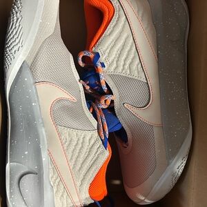 Nike Team Hustle D 10 Beige | Youth Size 7 | NWT